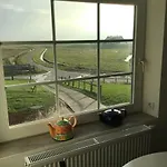 Hare Apartment *